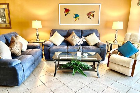 Condo in Bradenton, Florida, 2 bedrooms  № 1163726 - photo 17