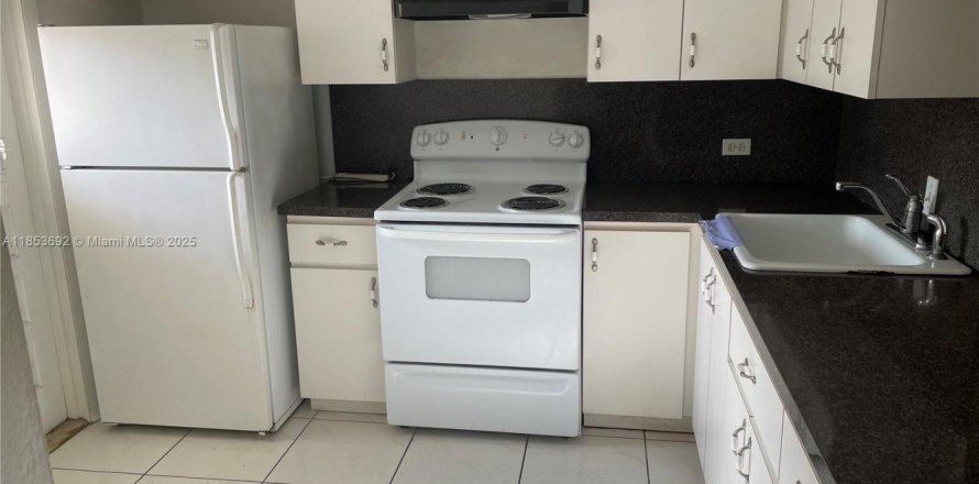 Condo in Miami, Florida, 2 bedrooms № 1871589
