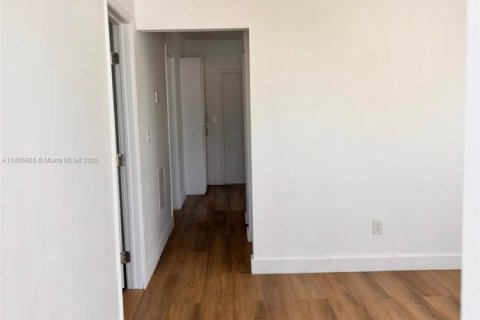Casa en venta en Miami, Florida, 2 dormitorios, 62.43 m2 № 1880362 - foto 6