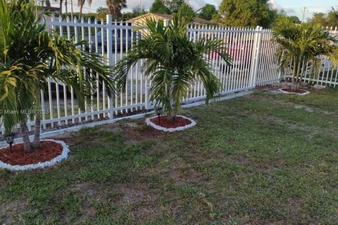Casa en venta en Miami, Florida, 2 dormitorios, 62.43 m2 № 1880362 - foto 2
