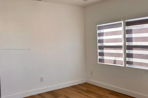Casa en venta en Miami, Florida, 2 dormitorios, 62.43 m2 № 1880362 - foto 9