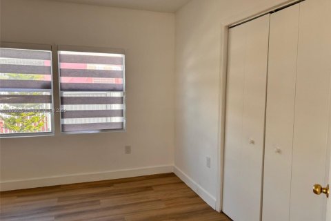 Casa en venta en Miami, Florida, 2 dormitorios, 62.43 m2 № 1880362 - foto 5