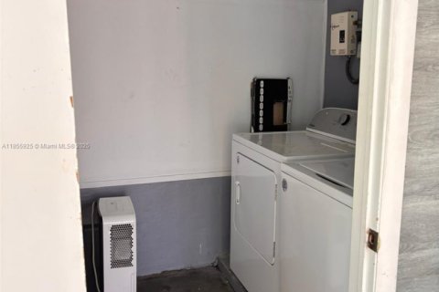 Casa en venta en Miami, Florida, 2 dormitorios, 62.43 m2 № 1880362 - foto 10