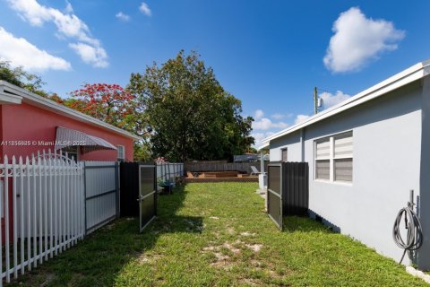 Casa en venta en Miami, Florida, 2 dormitorios, 62.43 m2 № 1880362 - foto 16