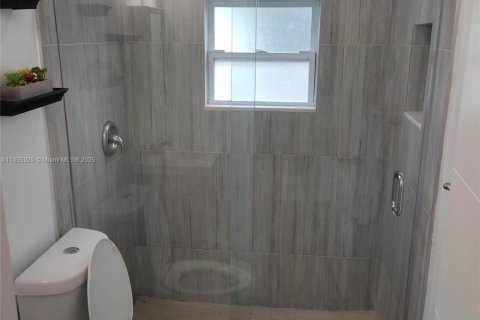 Casa en venta en Miami, Florida, 2 dormitorios, 62.43 m2 № 1880362 - foto 7