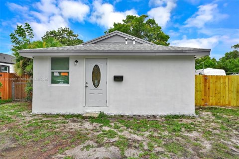 Villa ou maison à vendre à Pompano Beach, Floride: 3 chambres, 114.46 m2 № 1777708 - photo 1