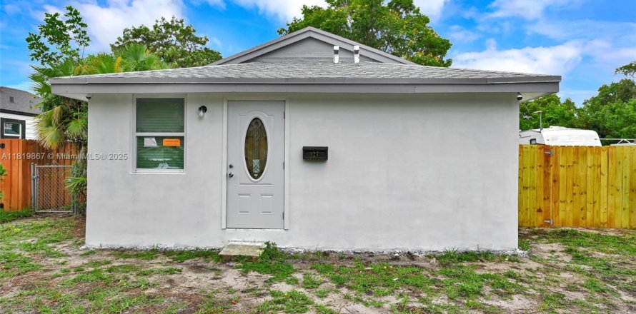 Villa ou maison à Pompano Beach, Floride 3 chambres, 114.46 m2 № 1777708