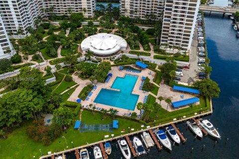 Condo in Hallandale Beach, Florida, 2 bedrooms  № 2082542 - photo 6