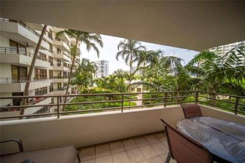 Condo in Hallandale Beach, Florida, 2 bedrooms  № 2082542 - photo 20