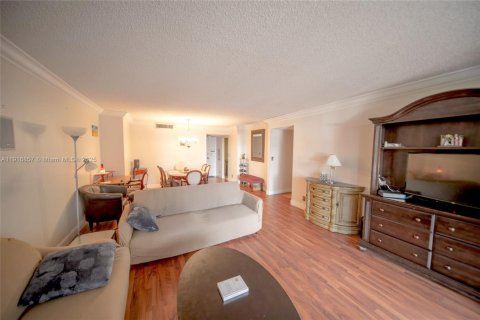 Condo in Hallandale Beach, Florida, 2 bedrooms  № 2082542 - photo 19