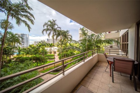 Condo in Hallandale Beach, Florida, 2 bedrooms  № 2082542 - photo 21