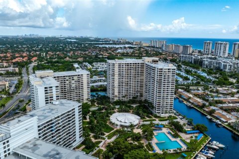 Condo in Hallandale Beach, Florida, 2 bedrooms  № 2082542