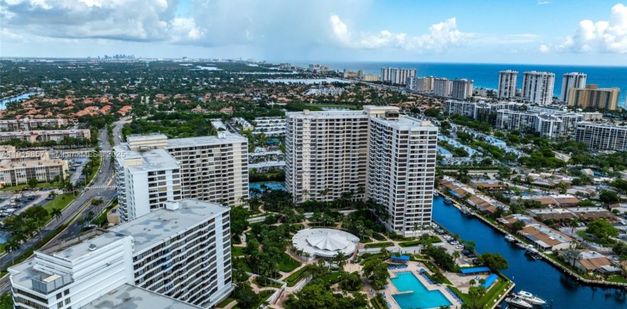 Condo in Hallandale Beach, Florida, 2 bedrooms  № 2082542