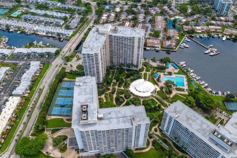 Condo in Hallandale Beach, Florida, 2 bedrooms  № 2082542 - photo 4