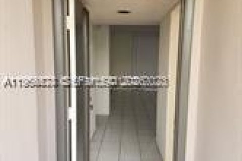 Снять в аренду кондоминиум в Майами, Флорида 2 спальни, 89.65м2, № 2029929 - фото 9