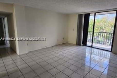 Снять в аренду кондоминиум в Майами, Флорида 2 спальни, 89.65м2, № 2029929 - фото 4