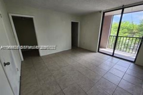 Снять в аренду кондоминиум в Майами, Флорида 2 спальни, 89.65м2, № 2029929 - фото 5