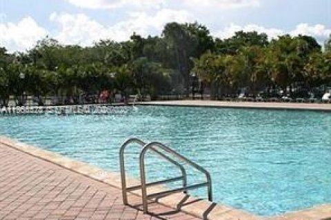 Снять в аренду кондоминиум в Майами, Флорида 2 спальни, 89.65м2, № 2029929 - фото 10