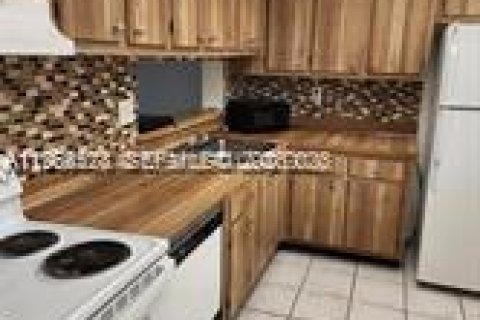 Снять в аренду кондоминиум в Майами, Флорида 2 спальни, 89.65м2, № 2029929 - фото 3