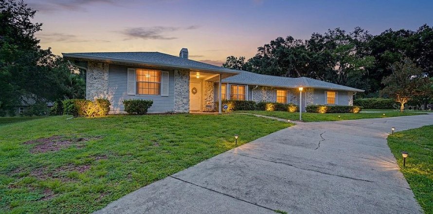 House in Dunnellon, Florida 2 bedrooms, 168.71 sq.m. № 2220993