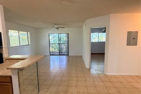 Condominio en venta en Deerfield Beach, Florida, 2 dormitorios, 82.4 m2 № 2089389 - foto 8