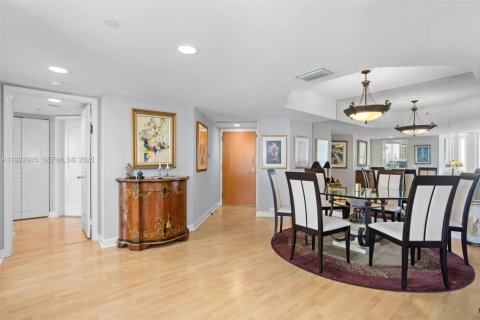 Condominio en venta en Aventura, Florida, 2 dormitorios, 173.73 m2 № 2019105 - foto 4