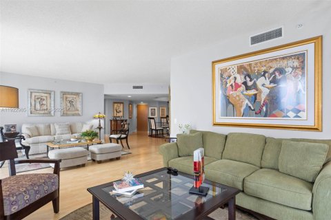 Condominio en venta en Aventura, Florida, 2 dormitorios, 173.73 m2 № 2019105 - foto 10