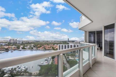 Condominio en venta en Aventura, Florida, 2 dormitorios, 173.73 m2 № 2019105 - foto 2
