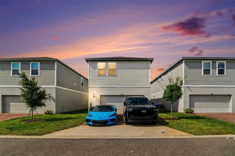 House in Winter Garden, Florida 3 bedrooms, 182.46 sq.m. № 2107444 - photo 3