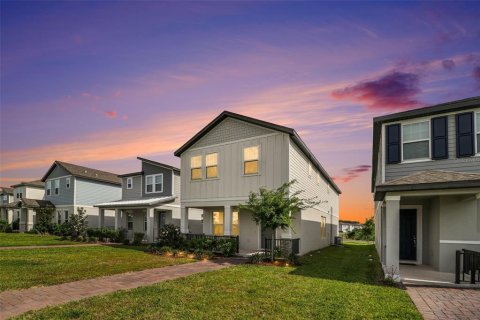 House in Winter Garden, Florida 3 bedrooms, 182.46 sq.m. № 2107444 - photo 2