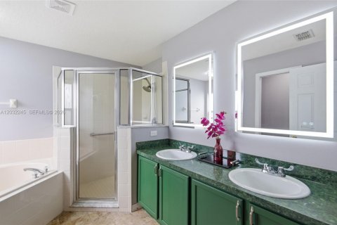 Купить виллу или дом в Киссимми, Флорида 3 спальни, 147.99м2, № 2153931 - фото 19