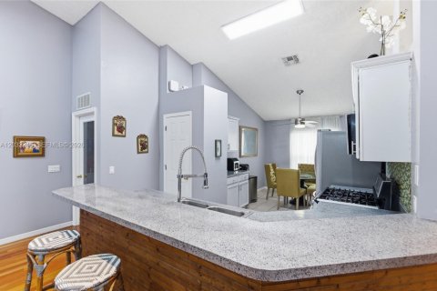 Купить виллу или дом в Киссимми, Флорида 3 спальни, 147.99м2, № 2153931 - фото 12