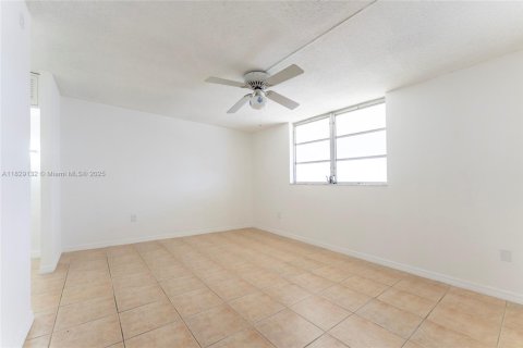 Condominio en alquiler en North Miami Beach, Florida, 2 dormitorios, 100.8 m2 № 1800793 - foto 30