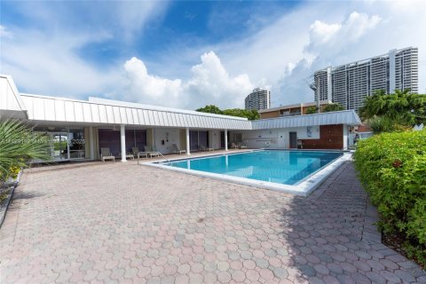 Condominio en alquiler en North Miami Beach, Florida, 2 dormitorios, 100.8 m2 № 1800793 - foto 12