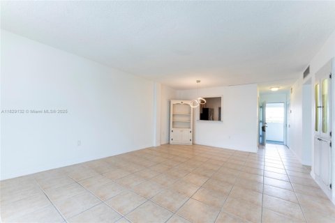 Condominio en alquiler en North Miami Beach, Florida, 2 dormitorios, 100.8 m2 № 1800793 - foto 28