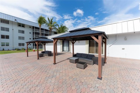 Condominio en alquiler en North Miami Beach, Florida, 2 dormitorios, 100.8 m2 № 1800793 - foto 19