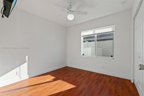 Снять в аренду таунхаус в Мирамар, Флорида 3 спальни, 118.54м2, № 1950193 - фото 22