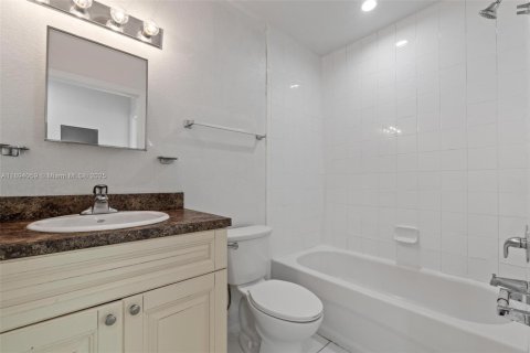 Снять в аренду таунхаус в Мирамар, Флорида 3 спальни, 118.54м2, № 1950193 - фото 24