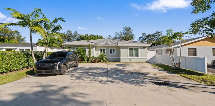 Таунхаус в Мирамар, Флорида 3 спальни, 118.54м2 № 1950193