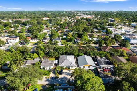 Снять в аренду таунхаус в Мирамар, Флорида 3 спальни, 118.54м2, № 1950193 - фото 30