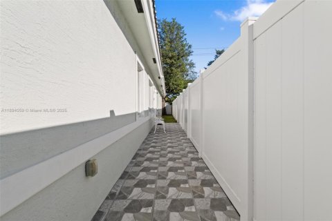 Снять в аренду таунхаус в Мирамар, Флорида 3 спальни, 118.54м2, № 1950193 - фото 5