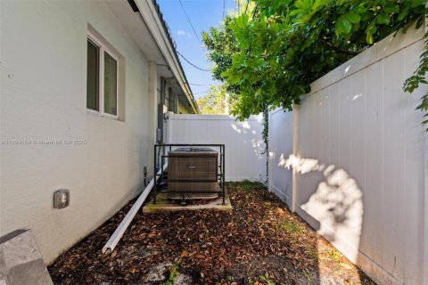 Снять в аренду таунхаус в Мирамар, Флорида 3 спальни, 118.54м2, № 1950193 - фото 28