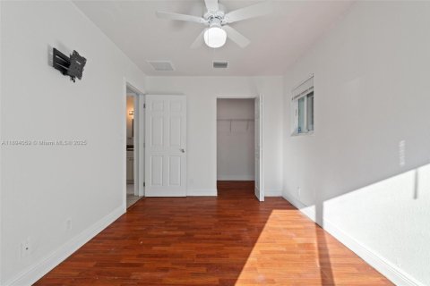 Снять в аренду таунхаус в Мирамар, Флорида 3 спальни, 118.54м2, № 1950193 - фото 26