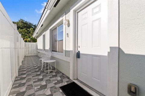 Снять в аренду таунхаус в Мирамар, Флорида 3 спальни, 118.54м2, № 1950193 - фото 6