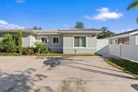 Снять в аренду таунхаус в Мирамар, Флорида 3 спальни, 118.54м2, № 1950193 - фото 3