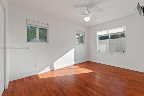 Снять в аренду таунхаус в Мирамар, Флорида 3 спальни, 118.54м2, № 1950193 - фото 25