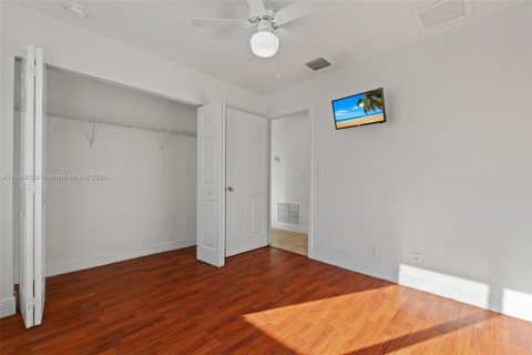 Снять в аренду таунхаус в Мирамар, Флорида 3 спальни, 118.54м2, № 1950193 - фото 23