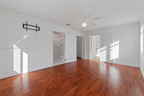 Снять в аренду таунхаус в Мирамар, Флорида 3 спальни, 118.54м2, № 1950193 - фото 15