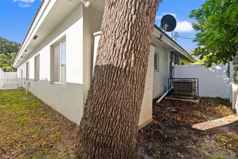 Снять в аренду таунхаус в Мирамар, Флорида 3 спальни, 118.54м2, № 1950193 - фото 27