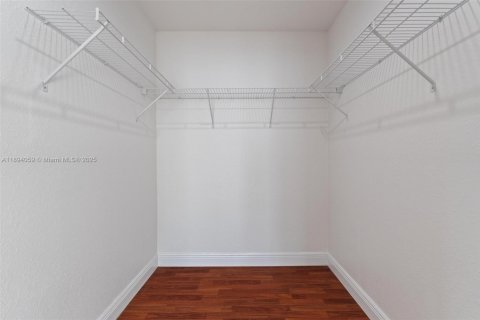 Снять в аренду таунхаус в Мирамар, Флорида 3 спальни, 118.54м2, № 1950193 - фото 16